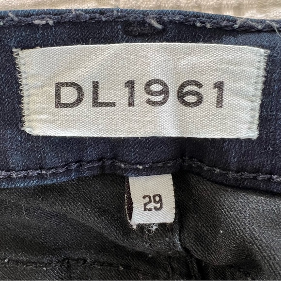 DL1961 Maternity Jeans (29) - Picture 3 of 4